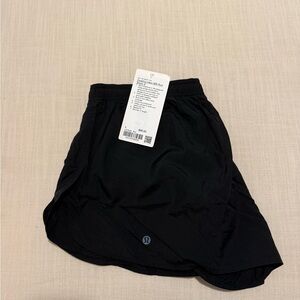 Lululemon Dolphin-Hem MR Run Short 3”